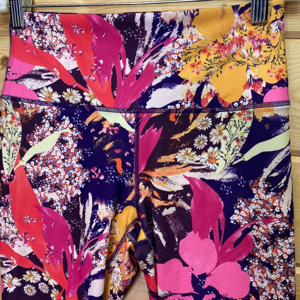 Fabletics Define High-Waisted Capri Hawaiian Flor… - image 2